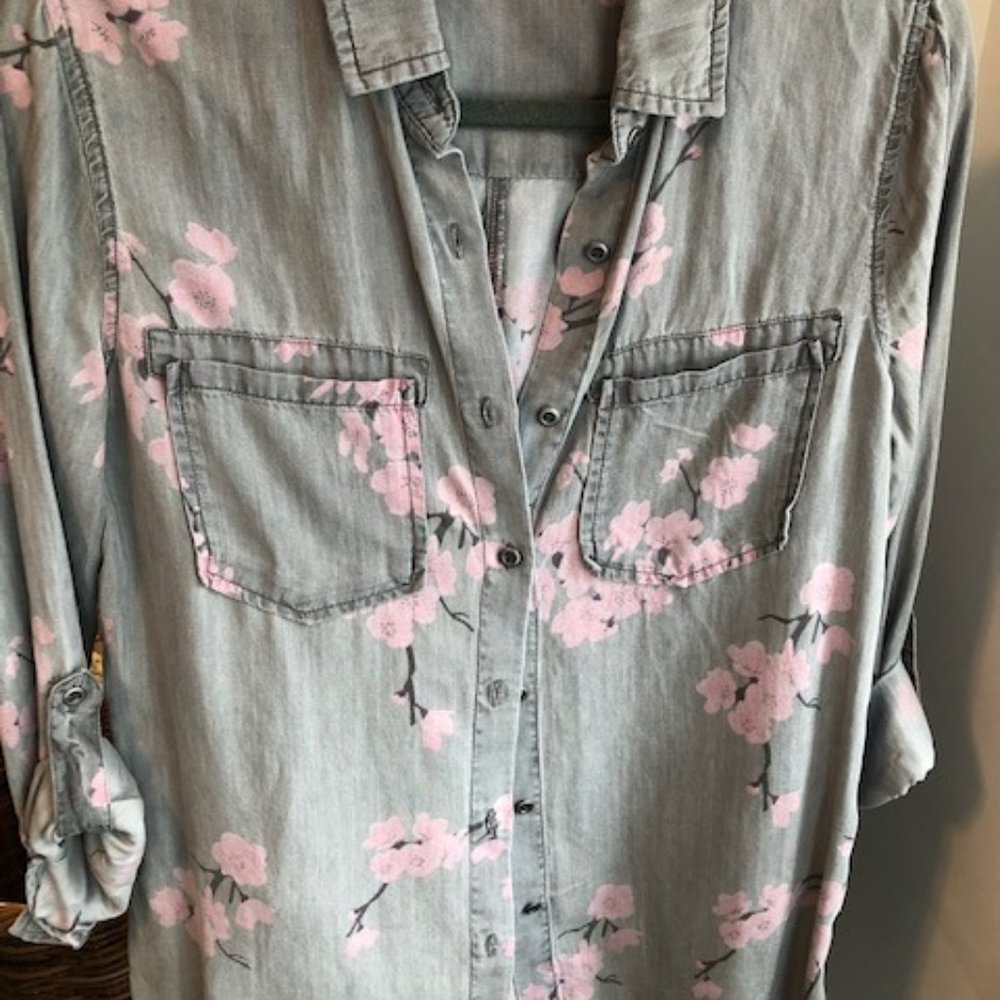 Billy T Chambray Button Down XS Shirt Stitchfix